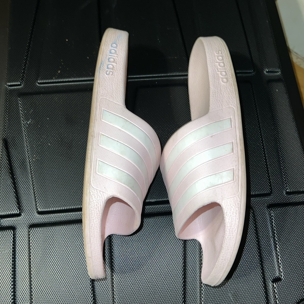 Comfy , light weight slides! - Picture 4 of 5